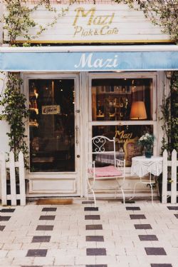 Mazi Plak & Cafe İkinci Şubesiyle Şimdi İzmit'te!