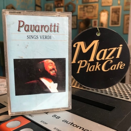 Sings Verdi