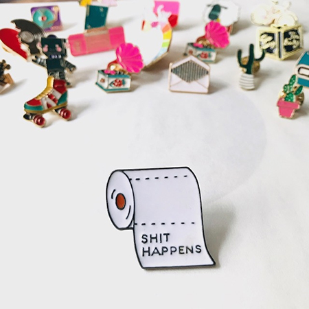 Tuvalet Kağıdı Shit Happens Yaka Pini